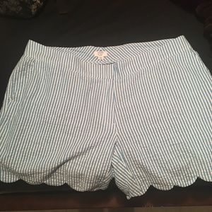 Crown & Ivy scallop shorts